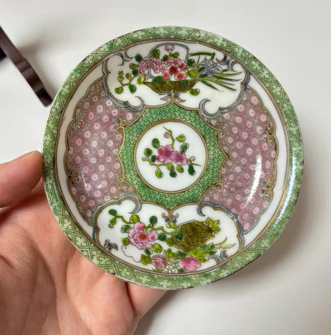 古玩陶瓷粉彩錦地紋開窗花卉碟真品鑒賞圖