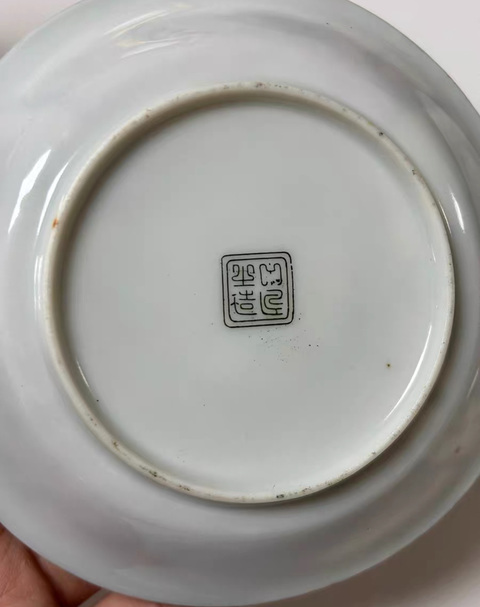 古玩陶瓷粉彩錦地紋開窗花卉碟真品鑒賞圖
