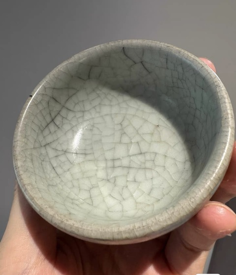 古玩陶瓷哥釉杯真品鑒賞圖