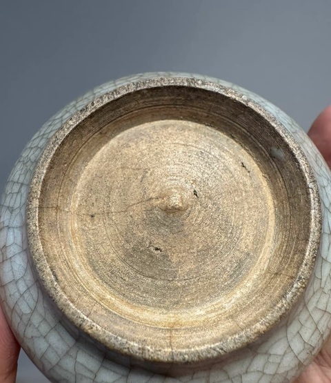 古玩陶瓷哥釉杯真品鑒賞圖