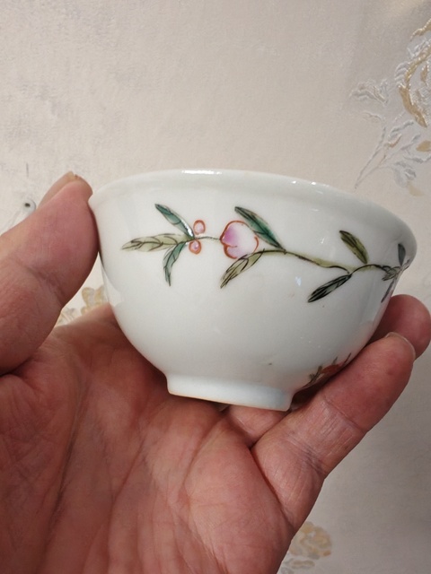 古玩陶瓷粉彩福壽紋茶碗真品鑒賞圖