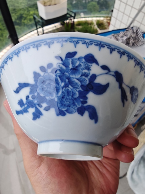 古玩陶瓷民國(guó)時(shí)期青花花卉紋碗真品鑒賞圖