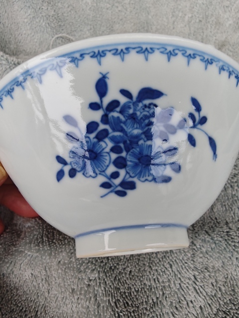 古玩陶瓷民國(guó)時(shí)期青花花卉紋碗真品鑒賞圖