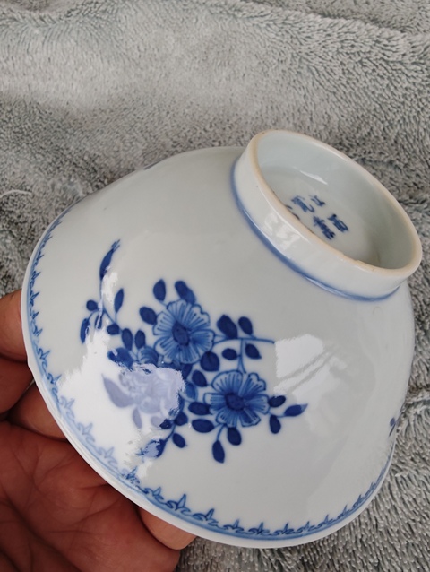 古玩陶瓷民國(guó)時(shí)期青花花卉紋碗真品鑒賞圖
