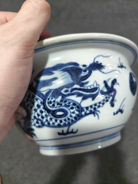 古玩陶瓷龍紋青花香爐真品鑒賞圖