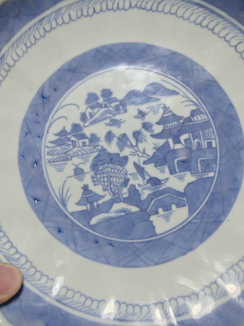 古玩陶瓷青花山水紋花口盤真品鑒賞圖