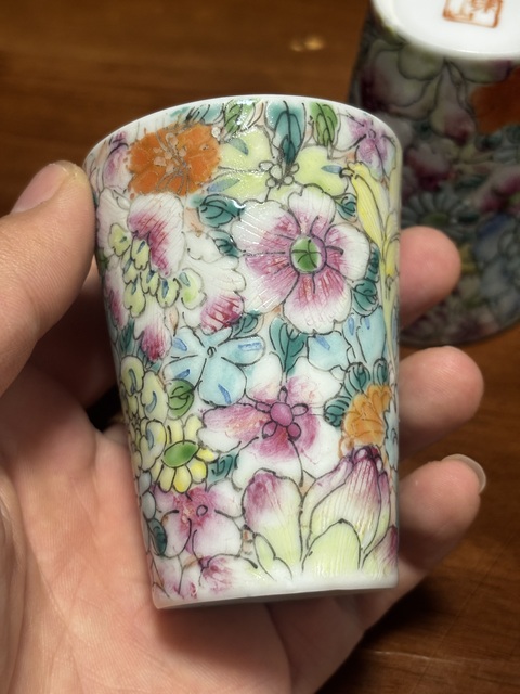 古玩陶瓷粉彩百花紋杯一對真品鑒賞圖
