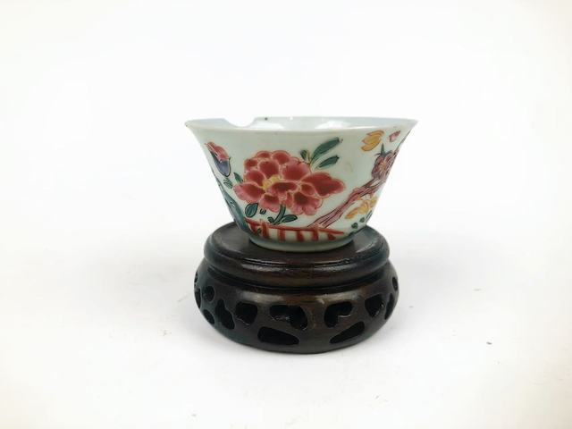 古玩陶瓷清雍正·粉彩喜鵲登梅杯拍賣,當前價格0元