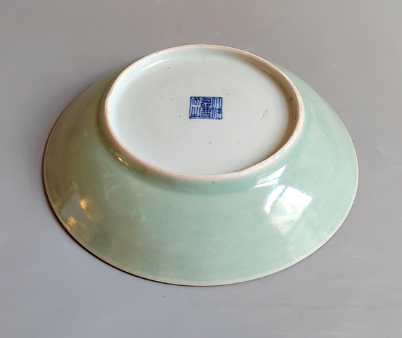 古玩陶瓷清嘉慶豆青釉盤真品鑒賞圖