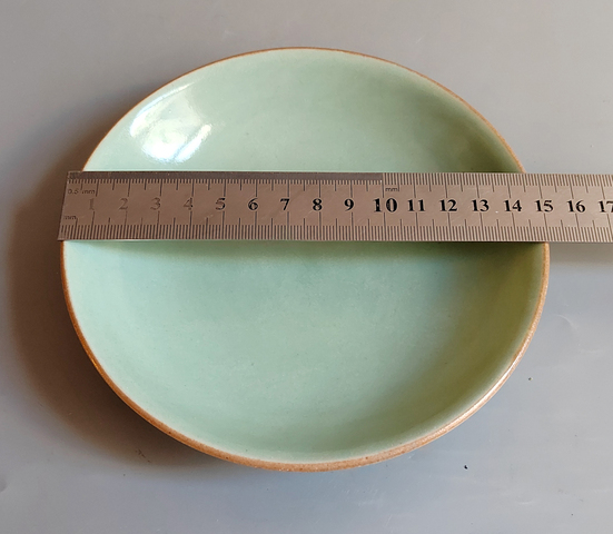 古玩陶瓷清嘉慶豆青釉盤真品鑒賞圖