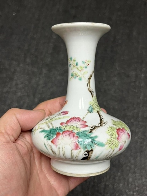 古玩陶瓷粉彩花卉紋小賞瓶真品鑒賞圖