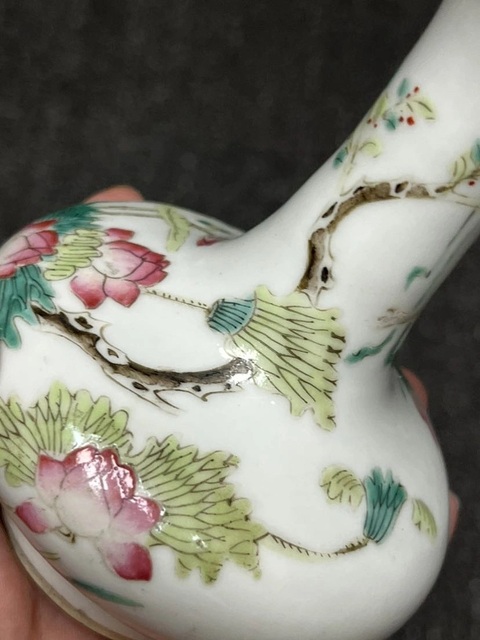 古玩陶瓷粉彩花卉紋小賞瓶真品鑒賞圖