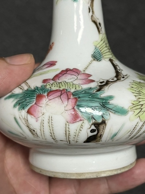 古玩陶瓷粉彩花卉紋小賞瓶真品鑒賞圖