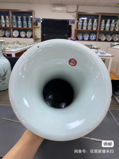 古玩陶瓷人物紋新粉彩雙松葉耳撇口瓶真品鑒賞圖