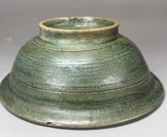 古玩陶瓷綠釉撇口碗真品鑒賞圖