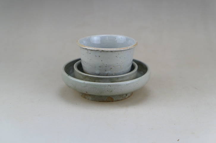 古玩陶瓷明代龍泉窯青瓷杯和托一套(1368年-1644年)拍賣,當(dāng)前價格152元