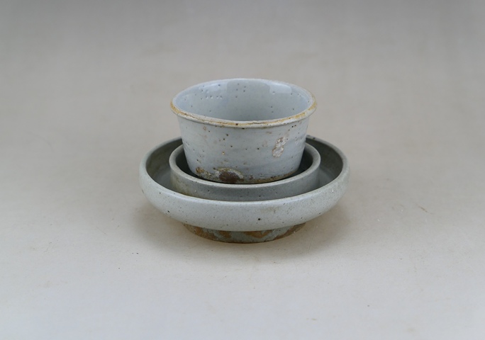 古玩陶瓷明代龍泉窯青瓷杯和托一套(1368年-1644年)拍賣,當(dāng)前價格152元