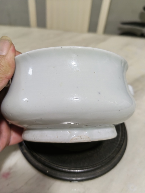 古玩陶瓷清中晚·白釉獅耳香爐 真品鑒賞圖