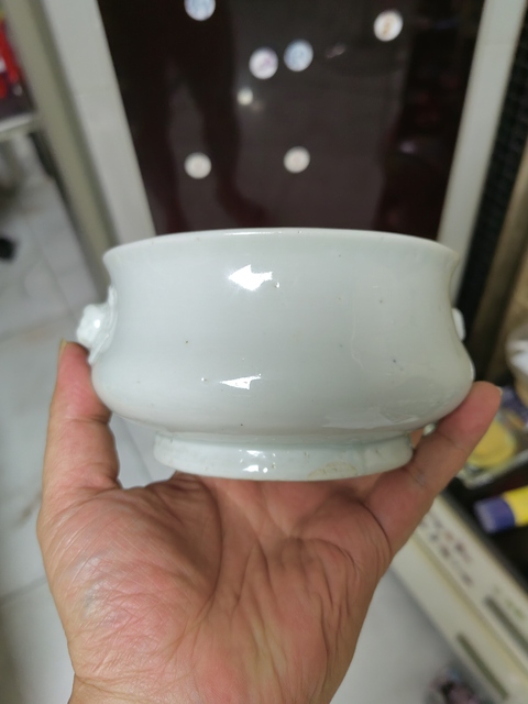 古玩陶瓷清中晚·白釉獅耳香爐 真品鑒賞圖