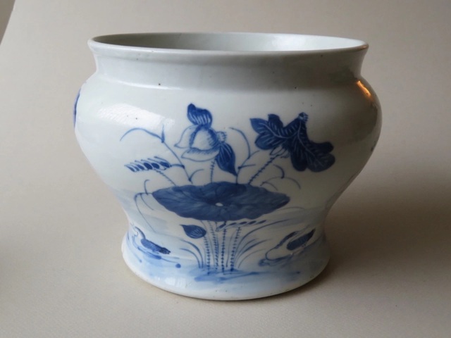 古玩陶瓷青花荷塘鴛鴦紋馬蹄缸真品鑒賞圖