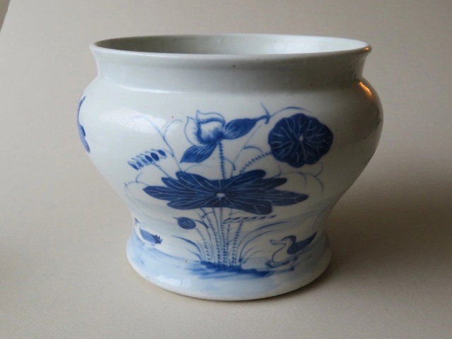 古玩陶瓷青花荷塘鴛鴦紋馬蹄缸真品鑒賞圖