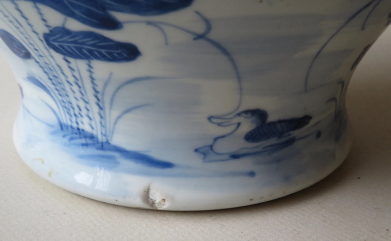 古玩陶瓷青花荷塘鴛鴦紋馬蹄缸真品鑒賞圖