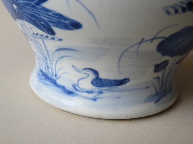 古玩陶瓷青花荷塘鴛鴦紋馬蹄缸真品鑒賞圖