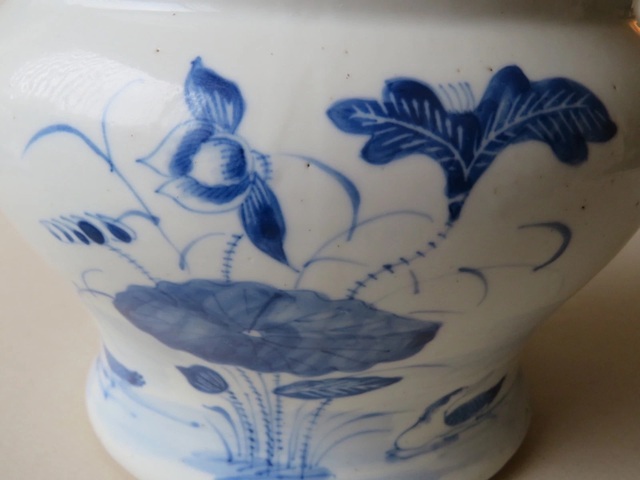 古玩陶瓷青花荷塘鴛鴦紋馬蹄缸真品鑒賞圖