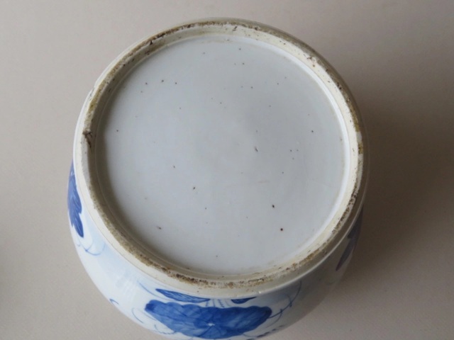古玩陶瓷青花荷塘鴛鴦紋馬蹄缸真品鑒賞圖