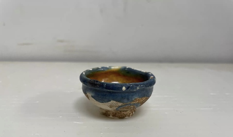 古玩陶瓷唐·三彩藍釉黃口杯拍賣，當前價格0元