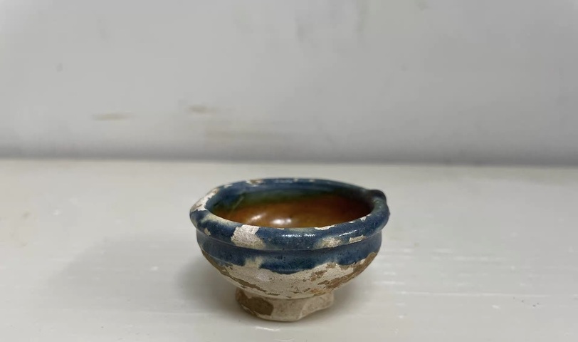 古玩陶瓷唐·三彩藍釉黃口杯拍賣，當前價格0元
