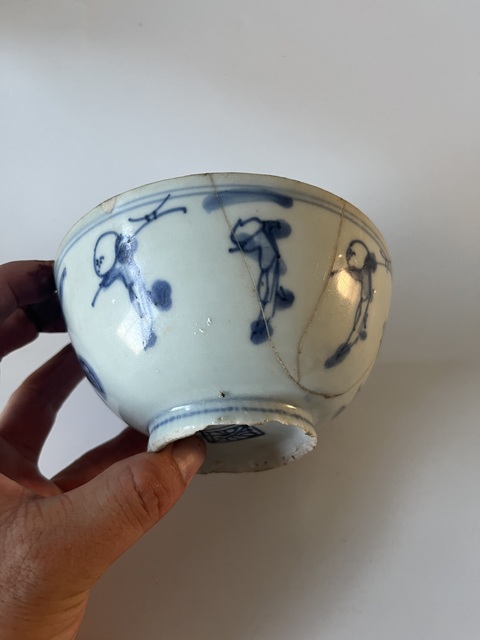古玩陶瓷晚明習武童子青花碗真品鑒賞圖