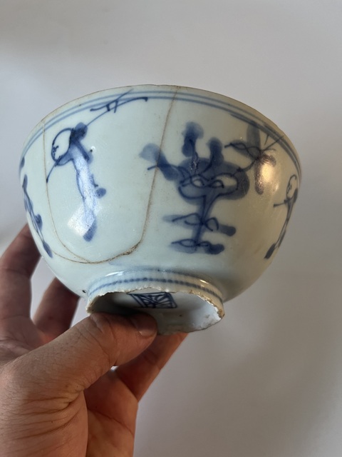 古玩陶瓷晚明習武童子青花碗真品鑒賞圖