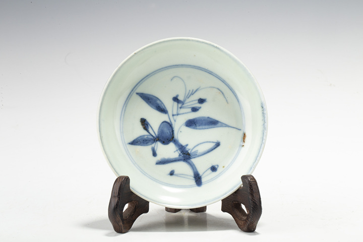 古玩陶瓷明晚·青花花卉紋小盤真品鑒賞圖