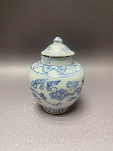 古玩陶瓷明中期·花卉紋青花蓋罐拍賣,當前價格3200元