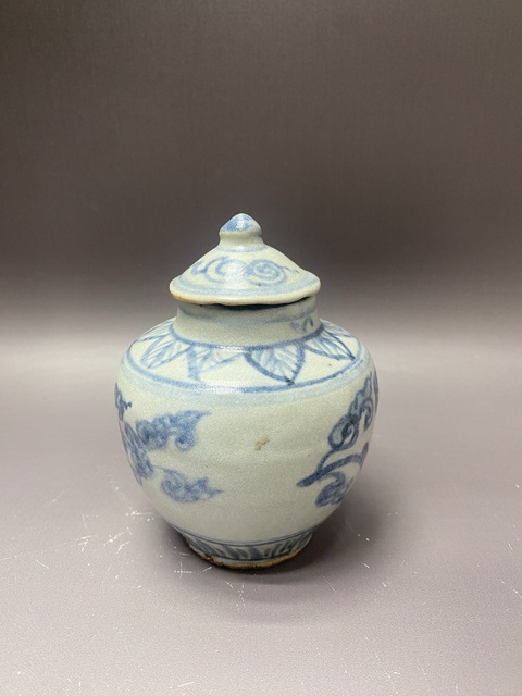 古玩陶瓷明中期·花卉紋青花蓋罐拍賣,當前價格3200元