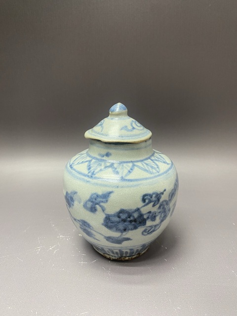 古玩陶瓷明中期·花卉紋青花蓋罐拍賣,當前價格3200元