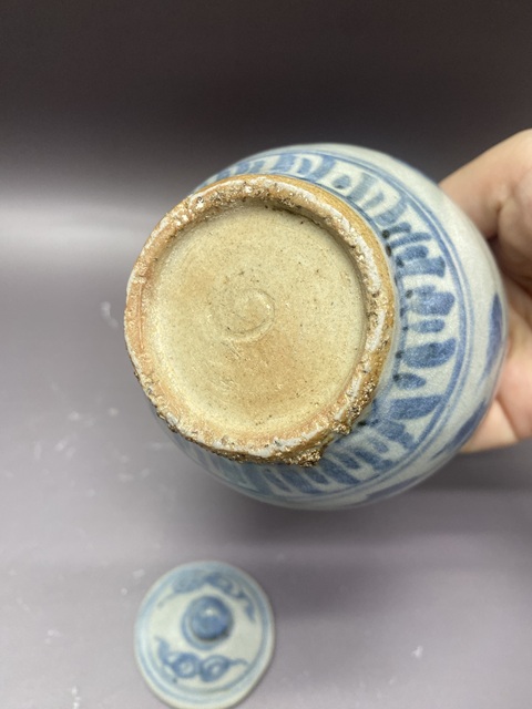 古玩陶瓷明中期·花卉紋青花蓋罐拍賣,當前價格3200元