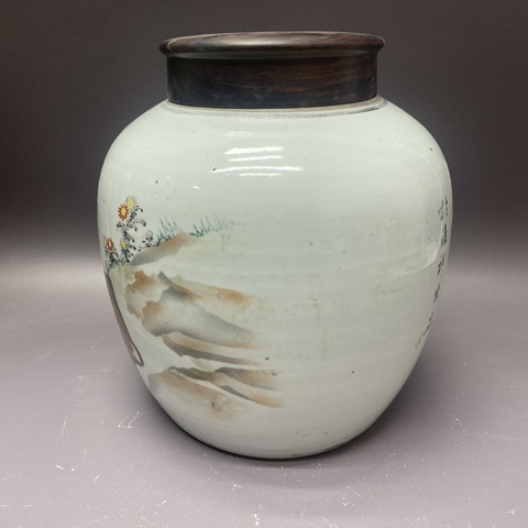 古玩陶瓷花卉瑞獸紋罐真品鑒賞圖