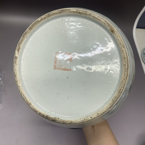 古玩陶瓷花卉瑞獸紋罐真品鑒賞圖