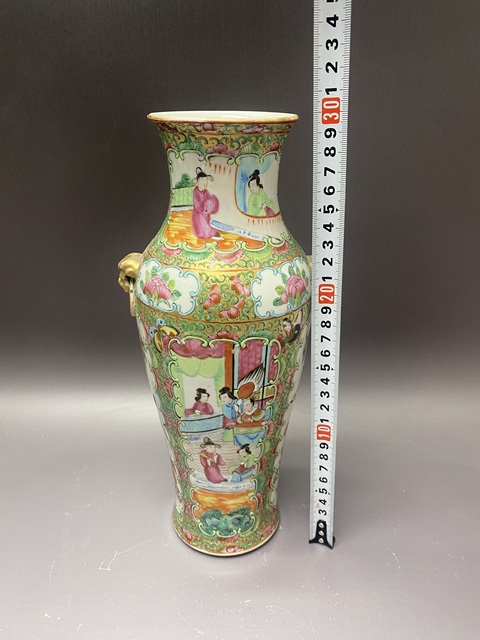 古玩陶瓷清晚期·人物花鳥蝶廣彩·鋪首瓶拍賣，當(dāng)前價(jià)格2500元