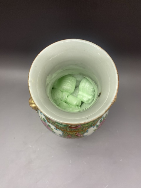 古玩陶瓷清晚期·人物花鳥蝶廣彩·鋪首瓶拍賣，當(dāng)前價(jià)格2500元