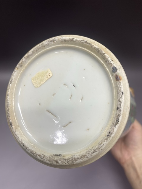 古玩陶瓷清晚期·人物花鳥蝶廣彩·鋪首瓶拍賣，當(dāng)前價(jià)格2500元