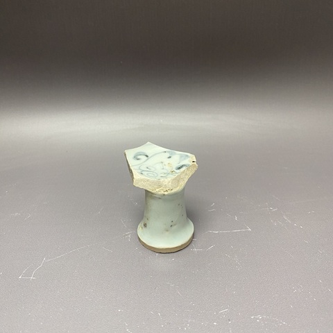 古玩陶瓷花卉紋青花高足杯標本真品鑒賞圖
