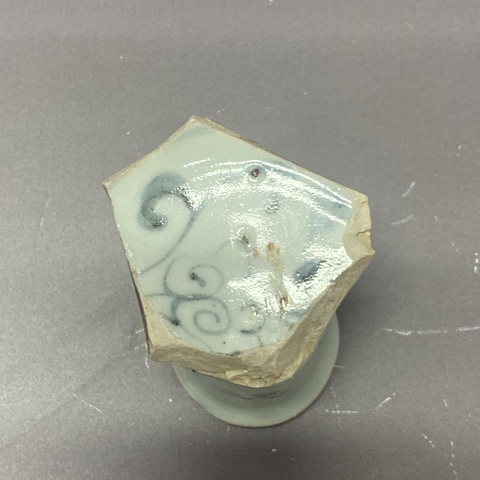 古玩陶瓷花卉紋青花高足杯標本真品鑒賞圖