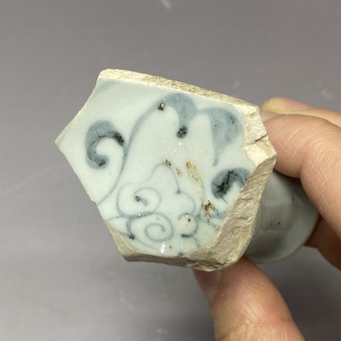 古玩陶瓷花卉紋青花高足杯標本真品鑒賞圖