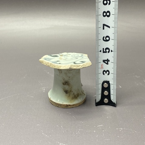 古玩陶瓷花卉紋青花高足杯標本真品鑒賞圖