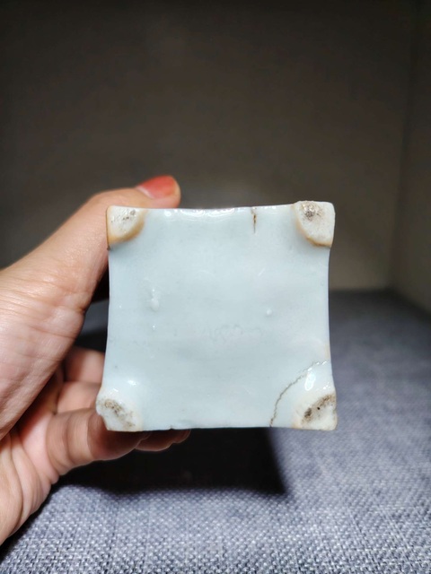 古玩陶瓷青花鏤空花卉紋筆筒真品鑒賞圖