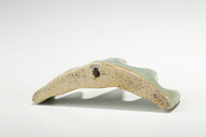 古玩陶瓷清中·豆青釉模印花卉紋筆架山
真品鑒賞圖