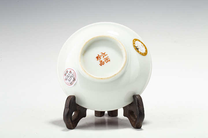 古玩陶瓷民國·胭脂紅描金穿花龍紋碟一對
真品鑒賞圖